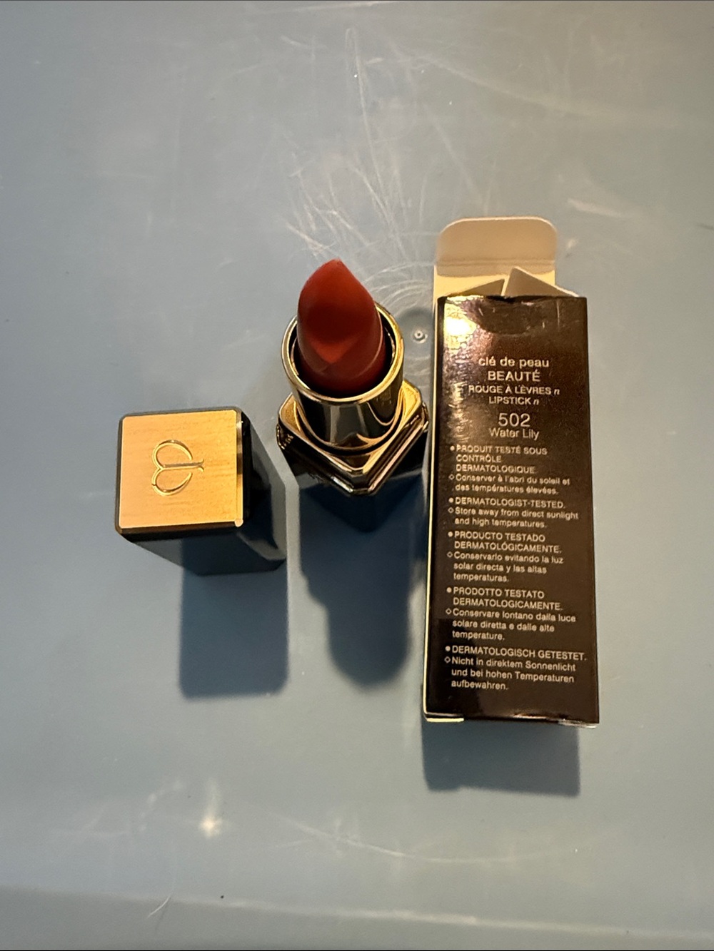 clé de peau Rouge à Lèvres Lipstick 502 Water Lily - Black & Gold Packaging - Picture 4 of 6